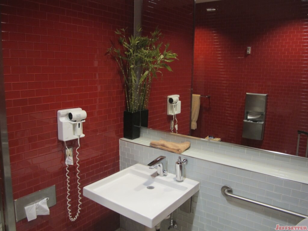 Delta Sky Club LAX Showers - Not Great, But What Did I Expect?