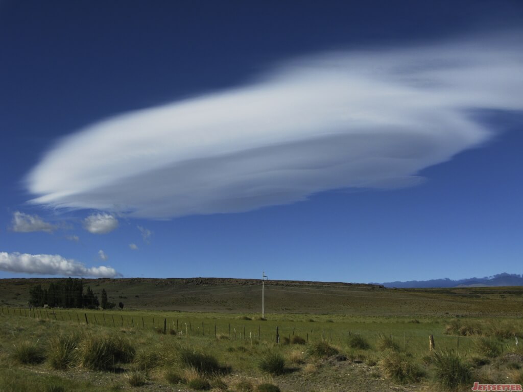 [Friday Photo] Spaceship Cloud in the Argentinian Andes Foothills