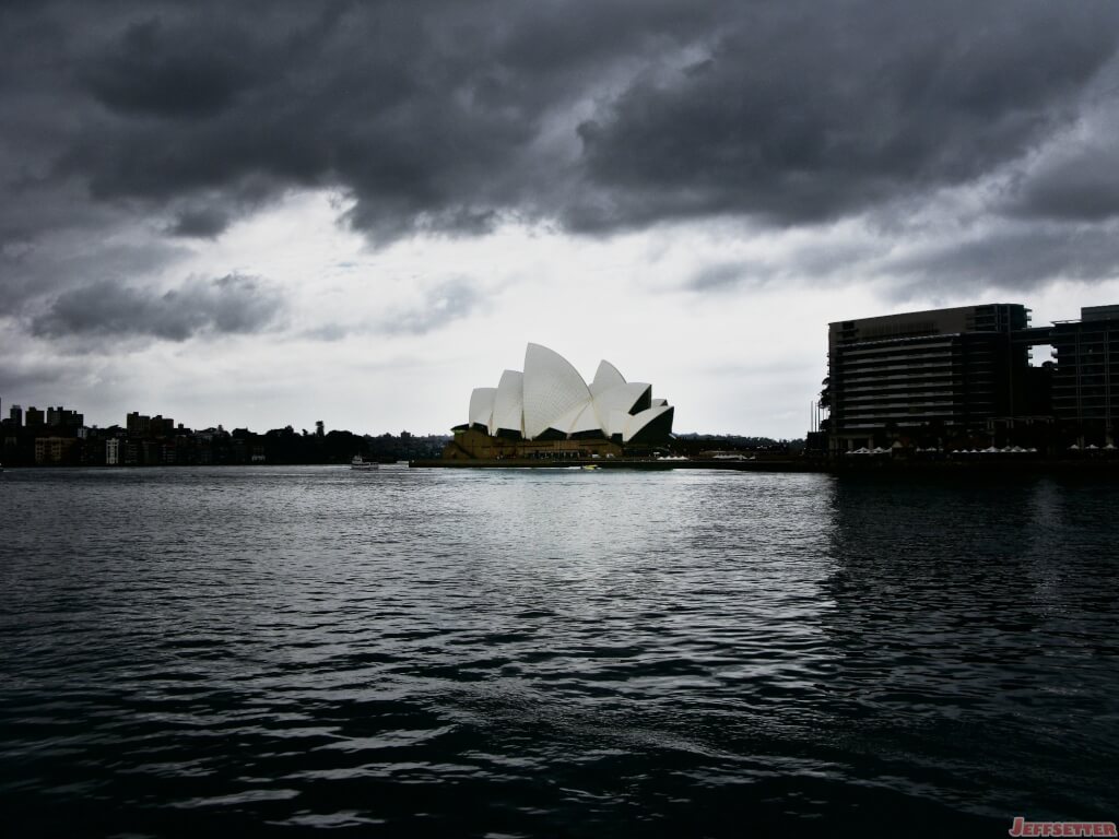 [Friday Photo] Ominous Clouds Over the Sydney Opera House