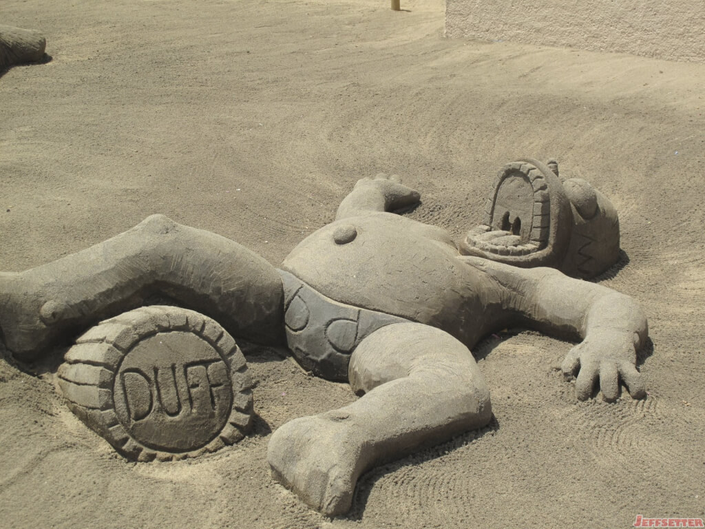 Homer Simpson Sand Carving in Viña Del Mar, Chile [Photo of the Week]