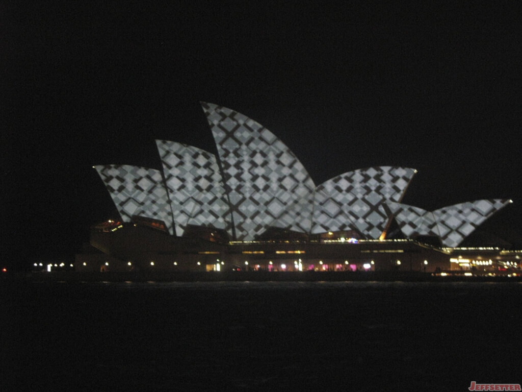 Sydney Opera House Lit up for YouTube Symphony [Photo of the Week]