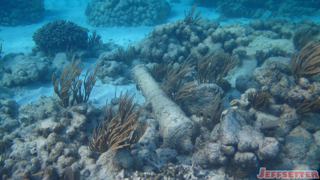 Sunken Cannon at Saba Rock near Virgin Gorda, BVI