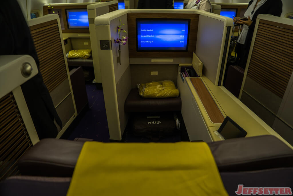 Thai Airways First Class Review - 747-400 from Munich (MUC) to Bangkok (BKK)