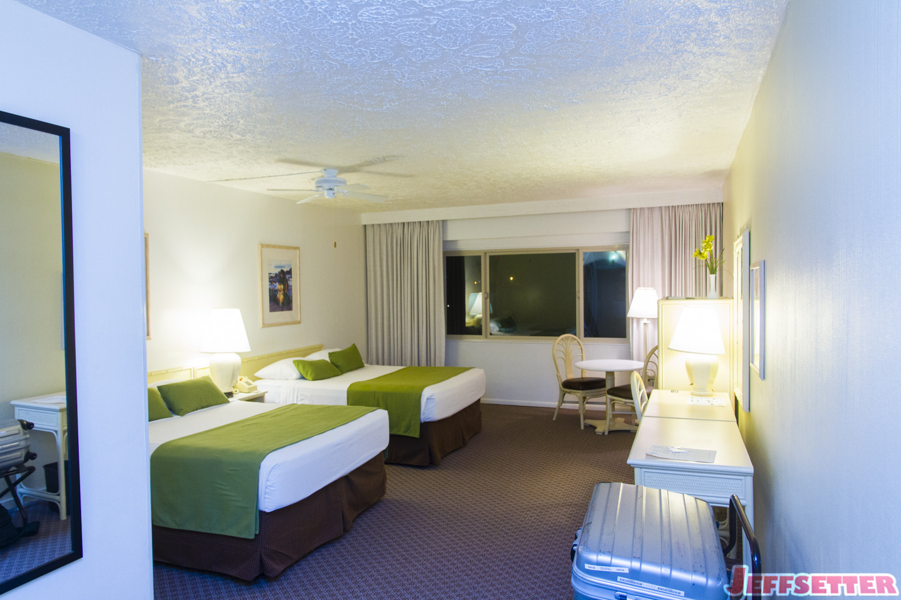 Hotel Review:  Maui Seaside Hotel