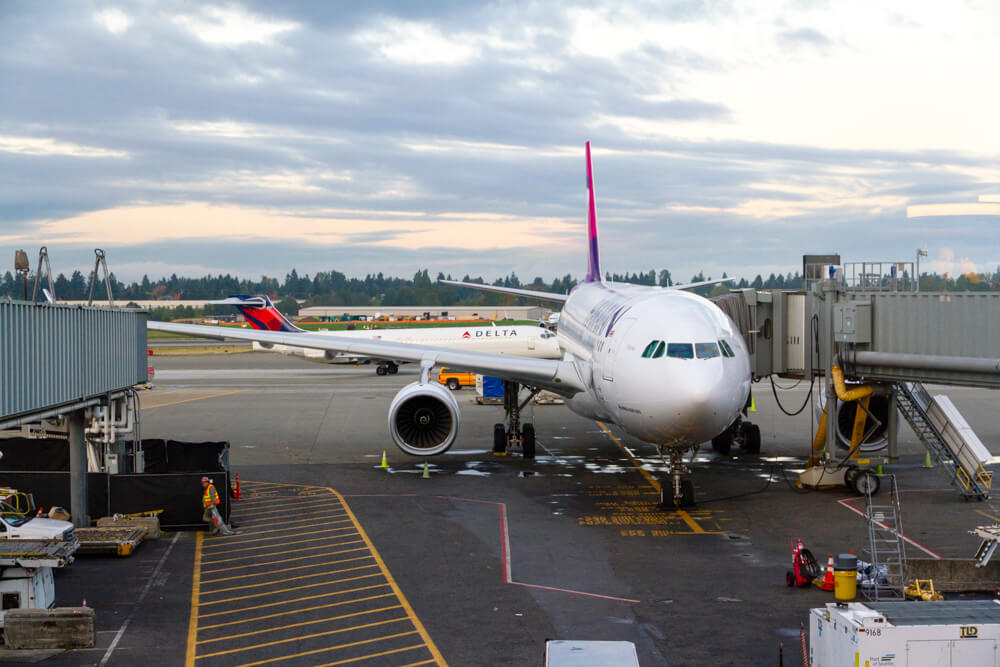 Delta Bests Hawaiian in On-Time Performance