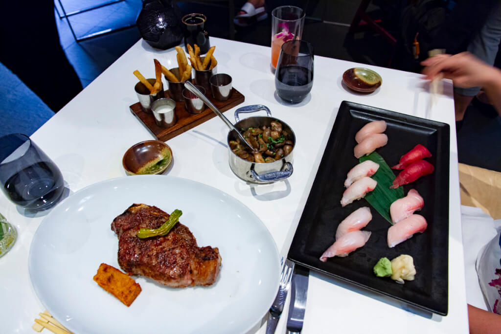 Review: Stripsteak Waikiki
