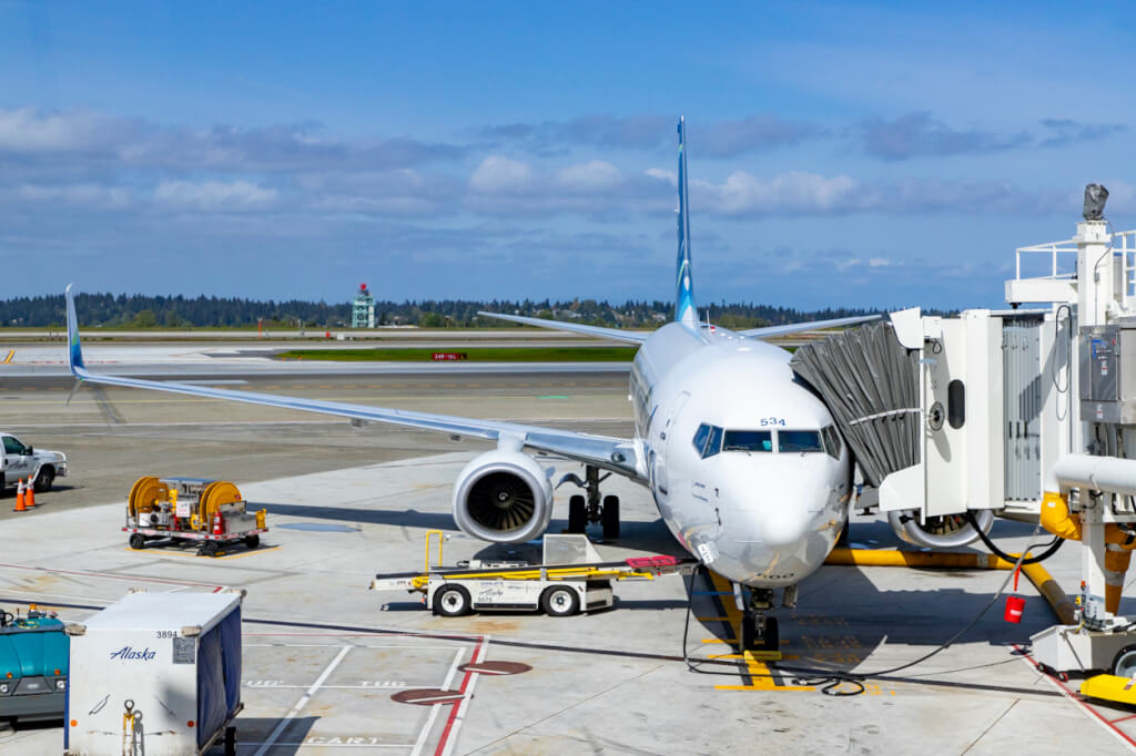 Review: Alaska Air 851 SEA-HNL