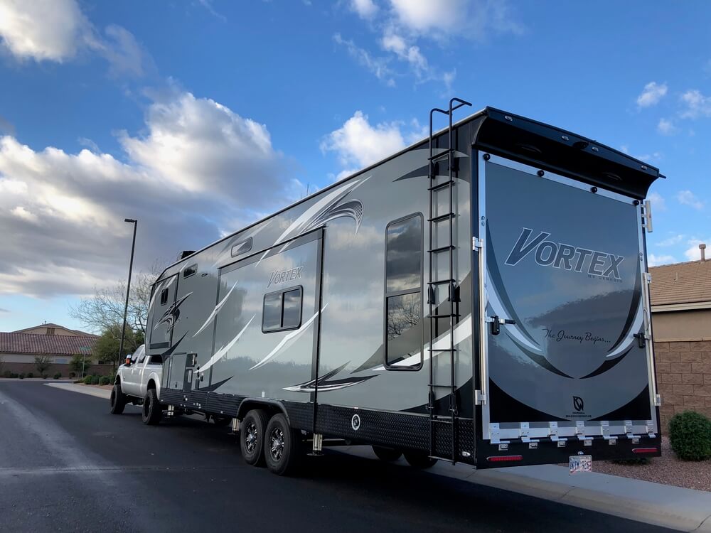 Do Fifth Wheels Have Built-In Generators?