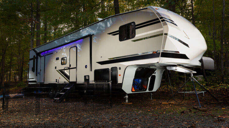 9 Best Fifth Wheels For Full-Time Living (In 2023)