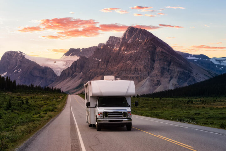 How Many Miles Per Day Should You Drive An RV? (5 Factors)