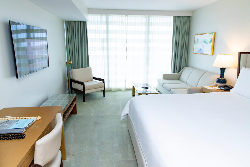 Ultimate Guide to Waikiki Marriotts - Ritz-Carlton Residences Waikiki