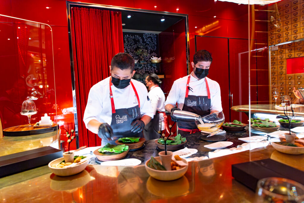 The 21 Toughest Reservations in America - é by José Andrés