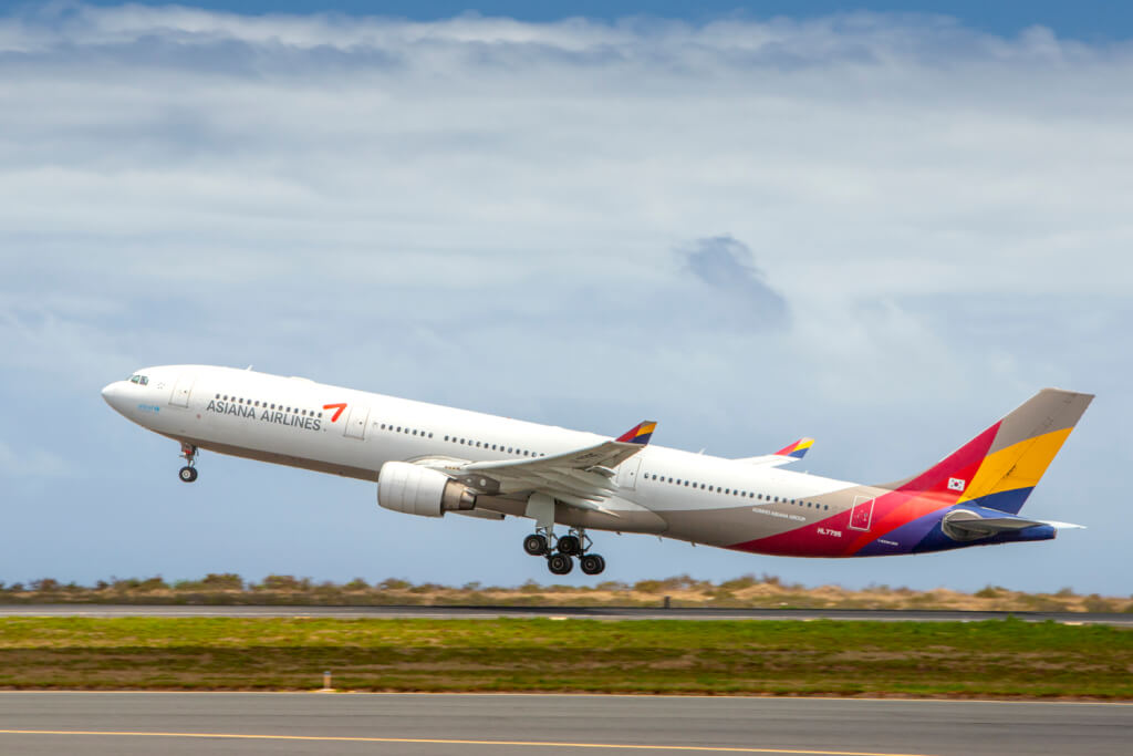 Asiana Airbus A330 in HNL