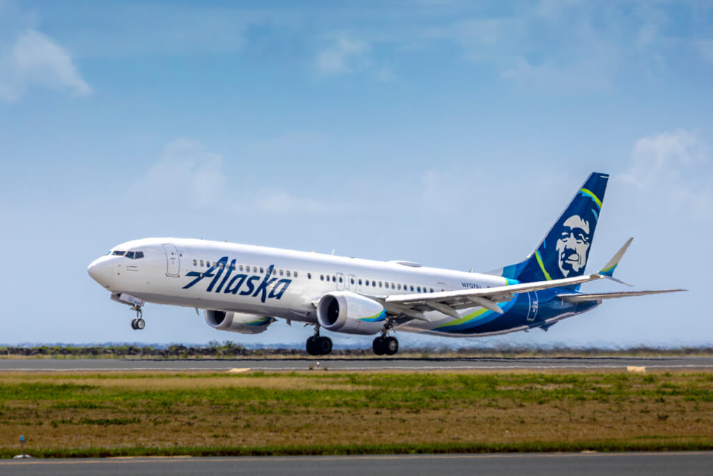 Alaska Air Boeing 737 MAX9 departing HNL